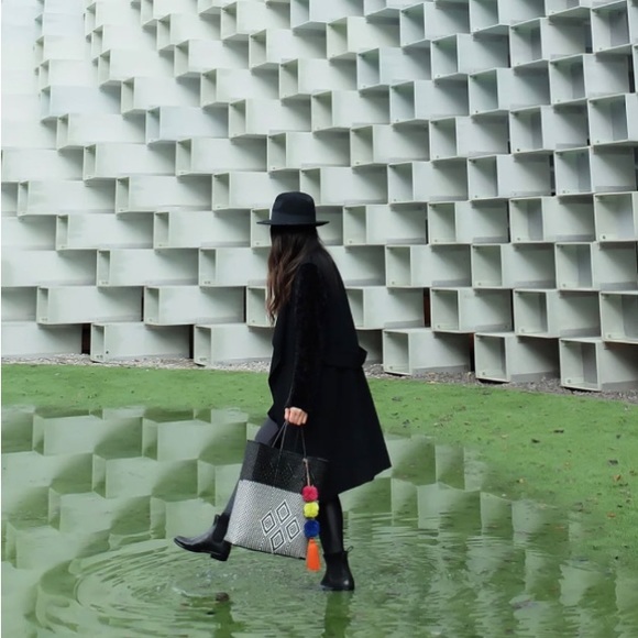 Bexuko Alta Tote - Picture 2 of 3